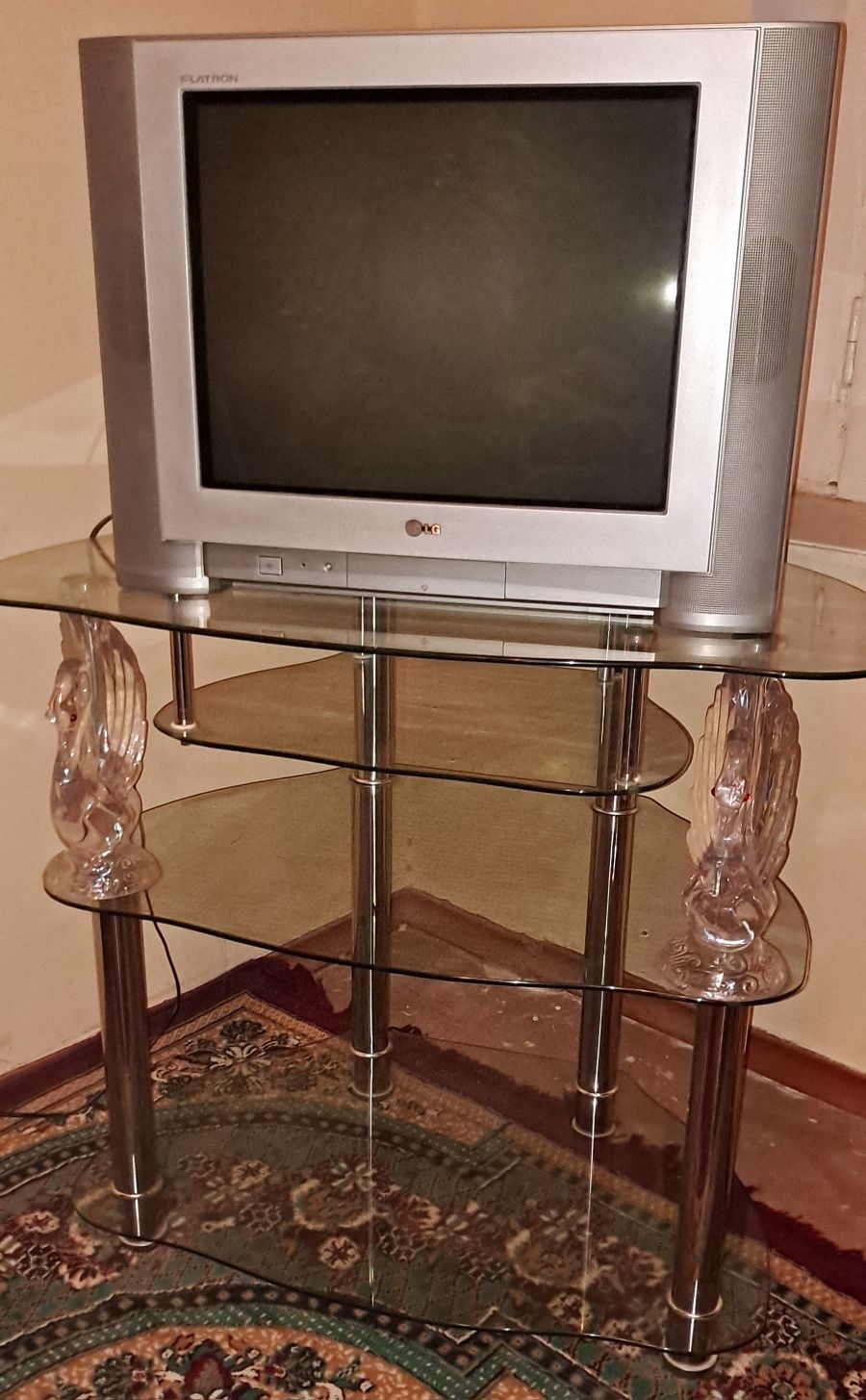 LG телевизор  и подставка
