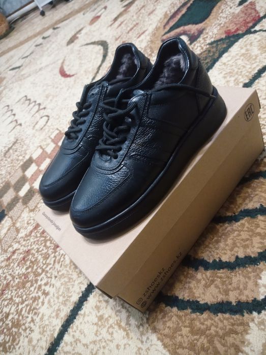 Зимние классические кроссовки