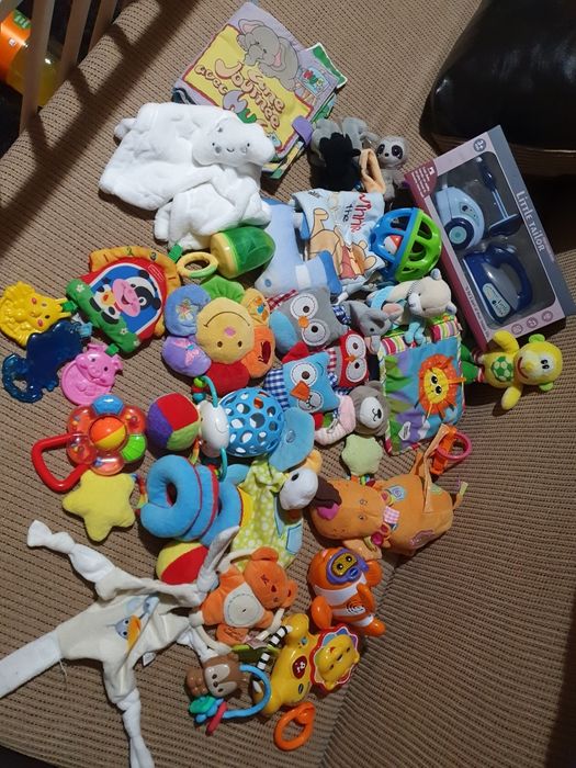 Lot jucării bebe