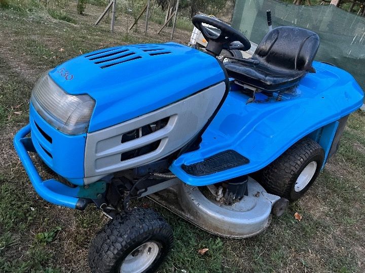 Tractoraș de gazon Iseki- 20cp