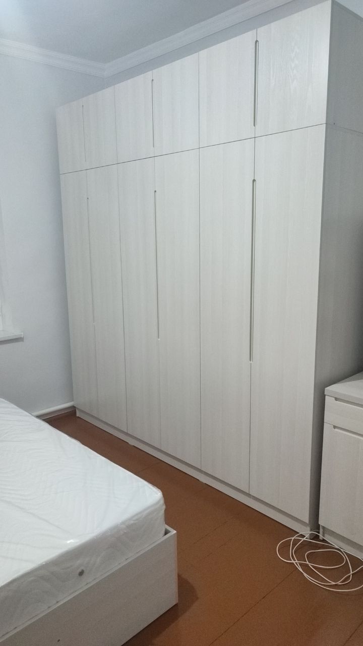 Спальний гарнитур: кровать, шифонер, трюмо, 2 тумбы