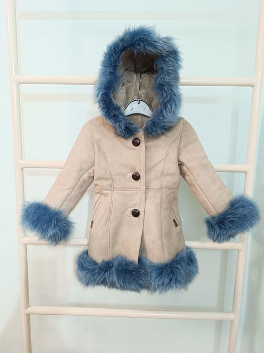 Дублёнка натуральная почти новая на девочку 2-3 года. Шикарная