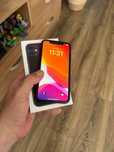 Iphone 11 negru.