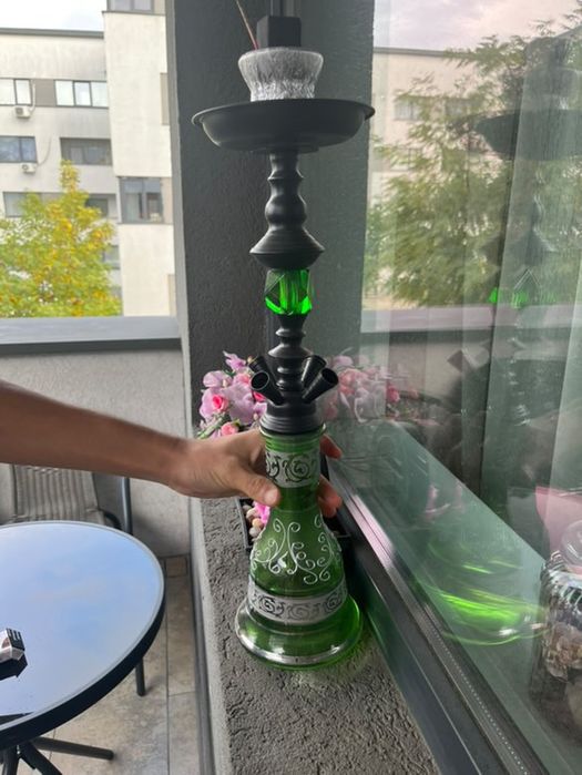 Narghilea elegantă cu accesorii