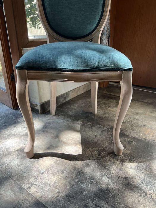 Стол масив в зелено