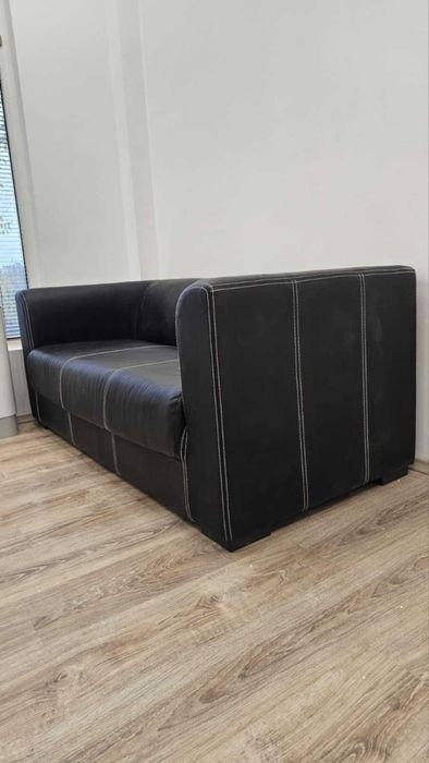 Продавам 2 бр. кожени дивани 250 лв.на 1 бр.170 на 80.Без забележки