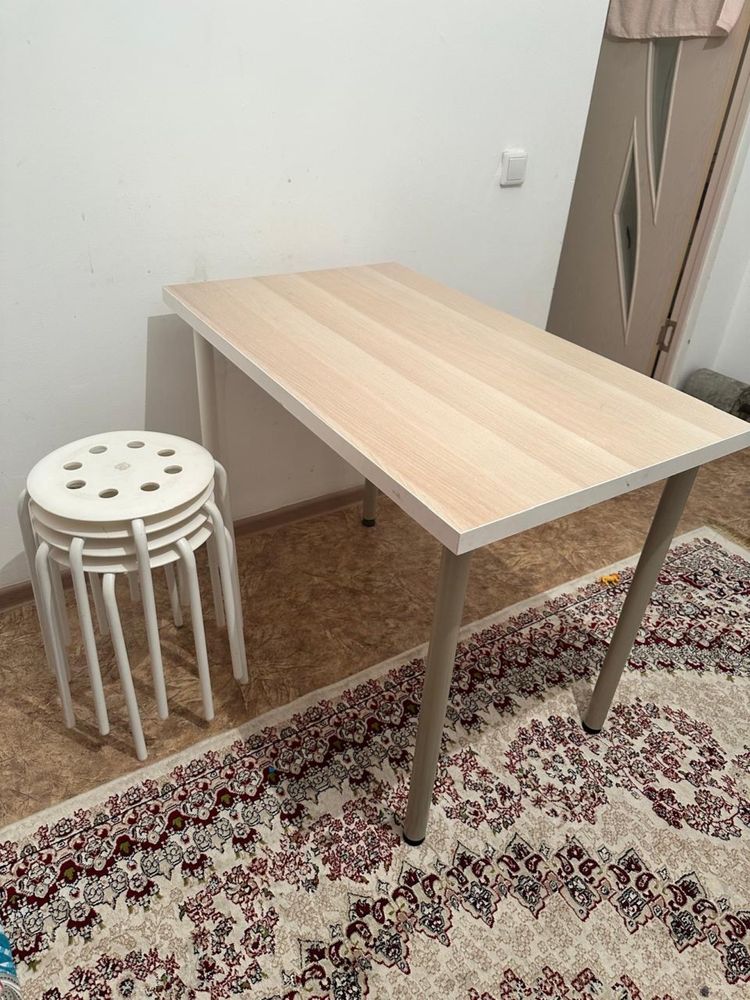 Стол и табуретки IKEA