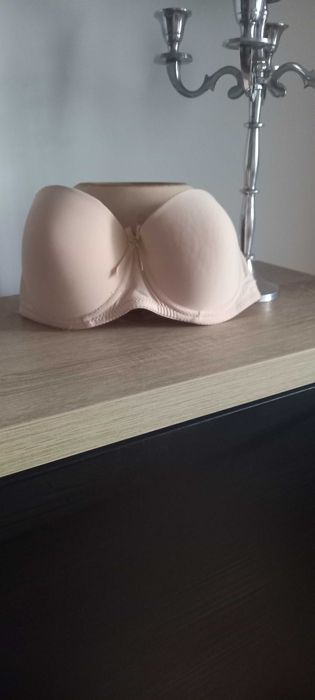 Sutien Morea Secret, mărimea 38 pentru rochii cu spatele decoltat