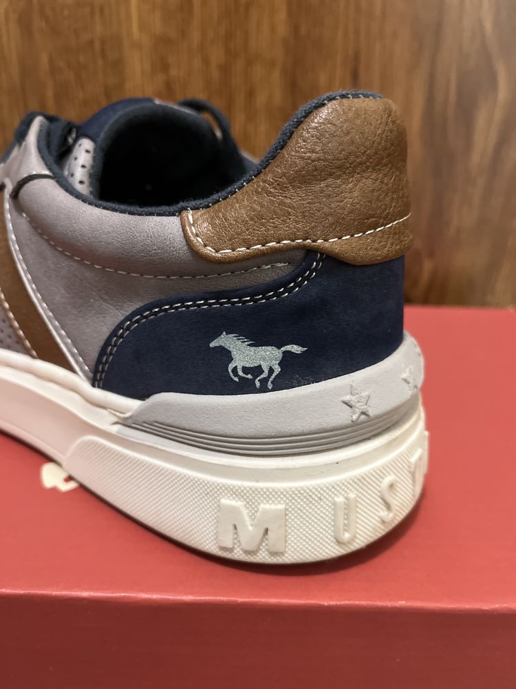 Мъжки обувки mustang