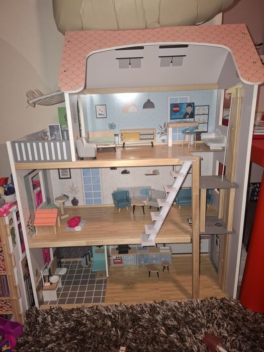 Casa papusi din lemn