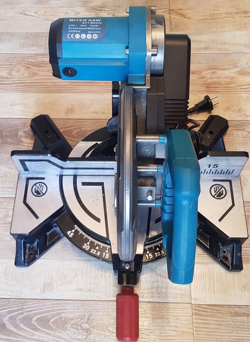 Продаётся торцовочная пила