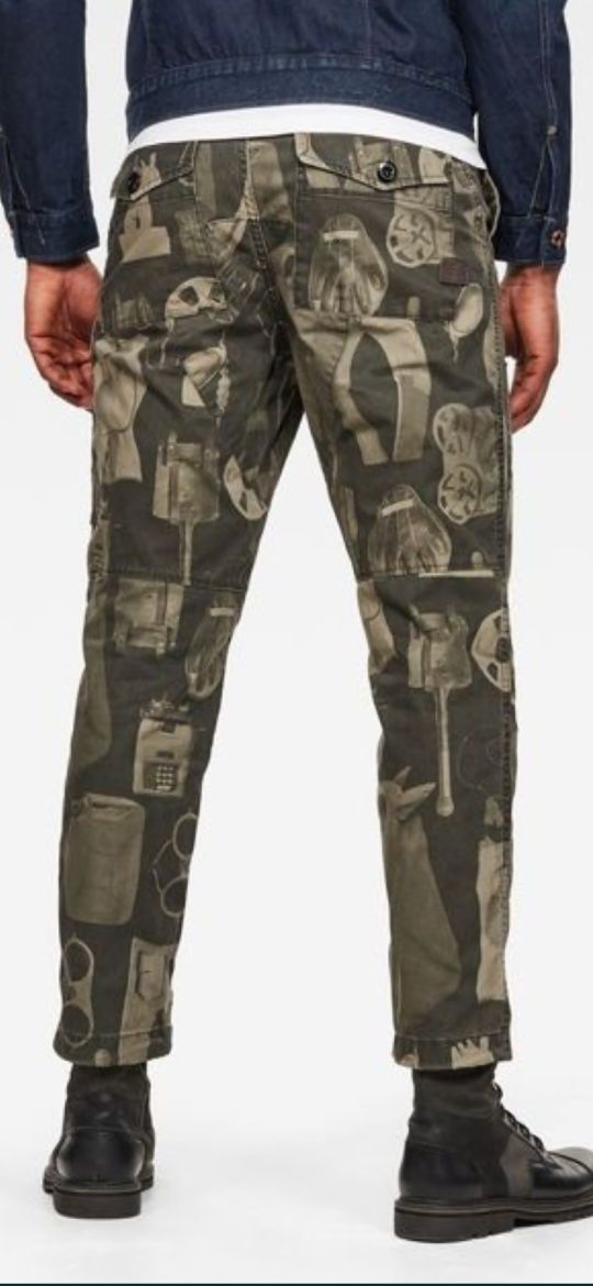 Мъжки тънки панталони G-star Raw Torrick
W32 нови оригинални камуфлаж