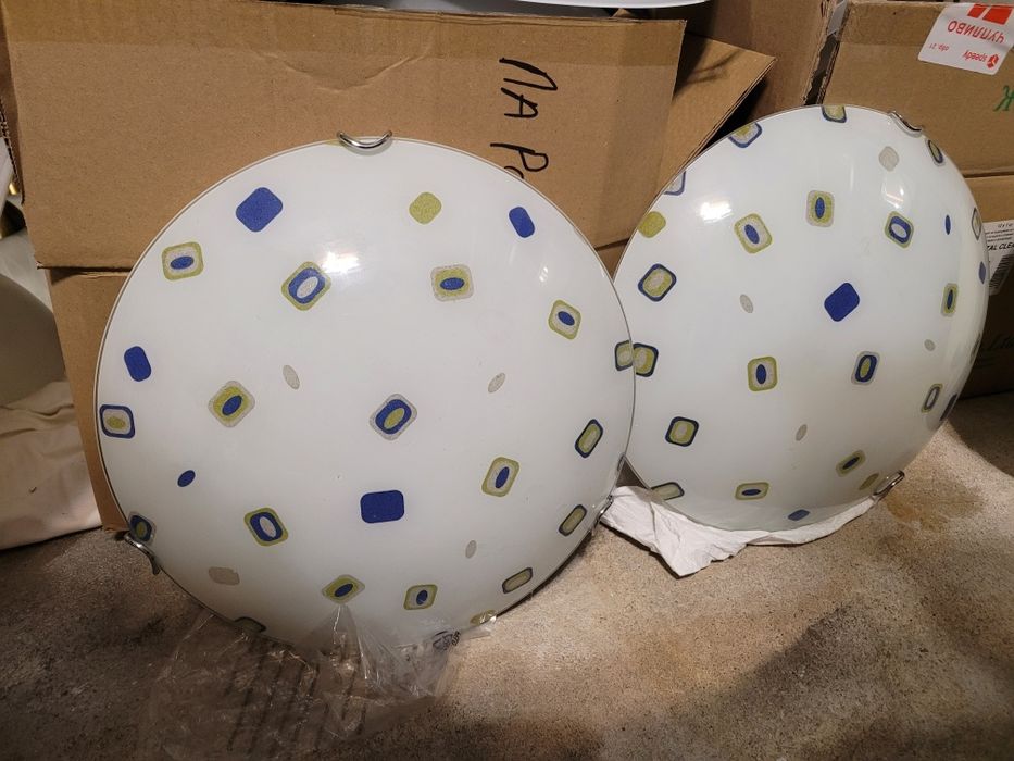 Продавам  аплици/стенни лампи/