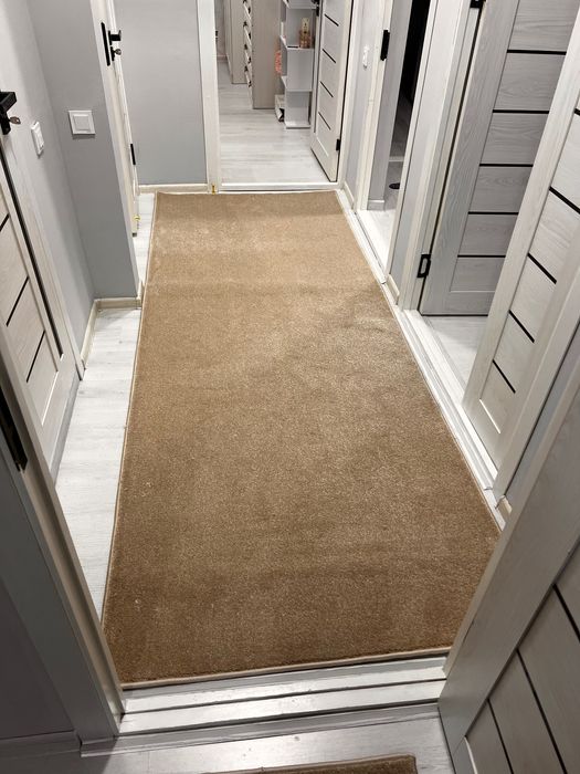 Продаю два ковра абсолютно новые только из магазина бежевого цвета