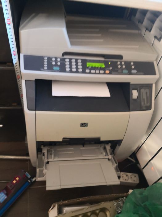 Лазарен цветен принтер, скенер, факс и копир НР 2840 много консумативи