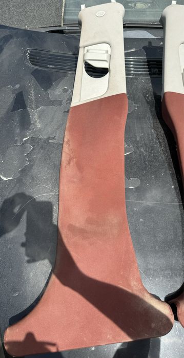 Декоративни интериорни червени колонки между врати за Mercedes CLS