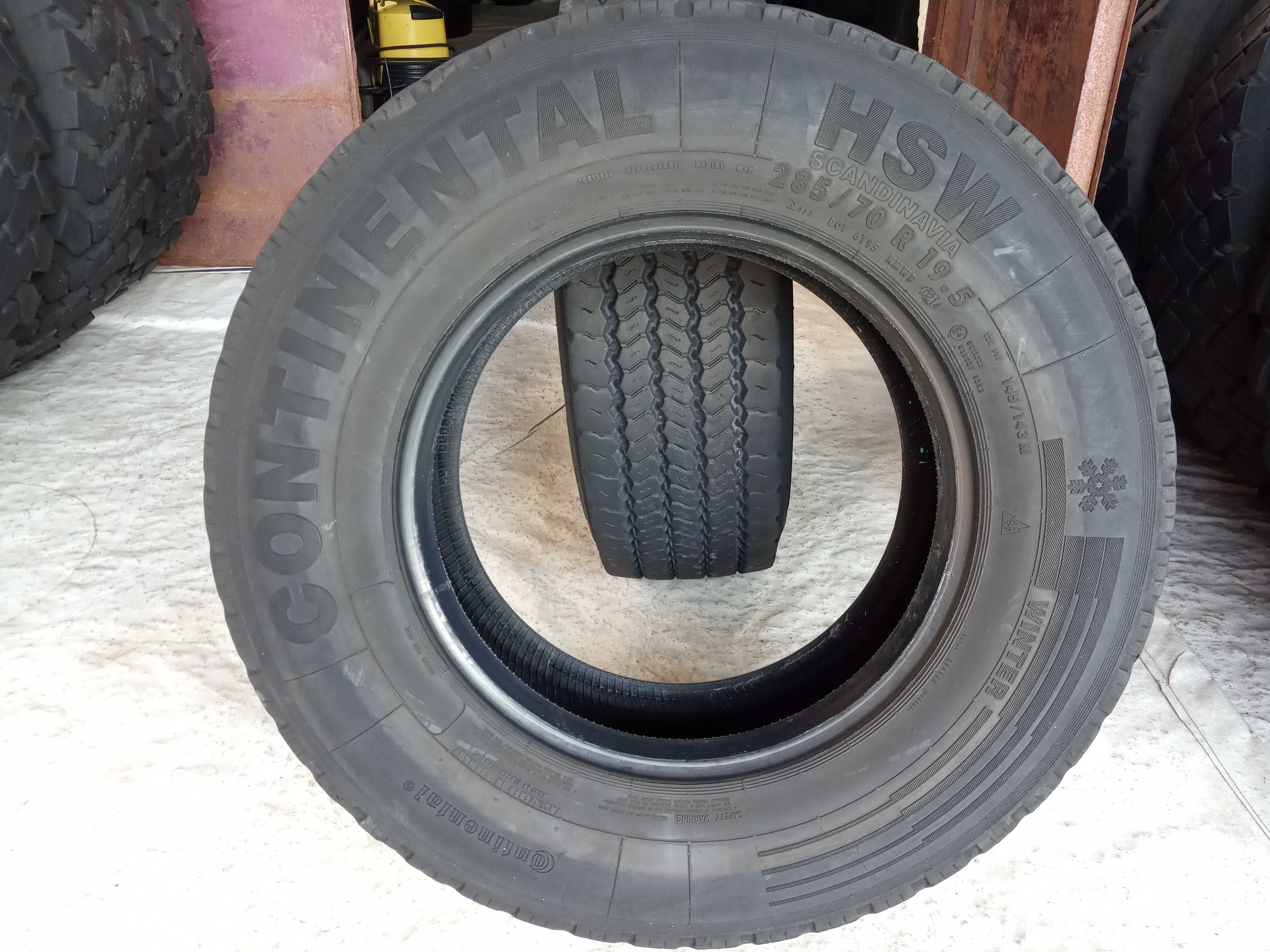 2 тежкотоварни гуми 285/70R19.5 Continental Scandinavia HSW 145/143М