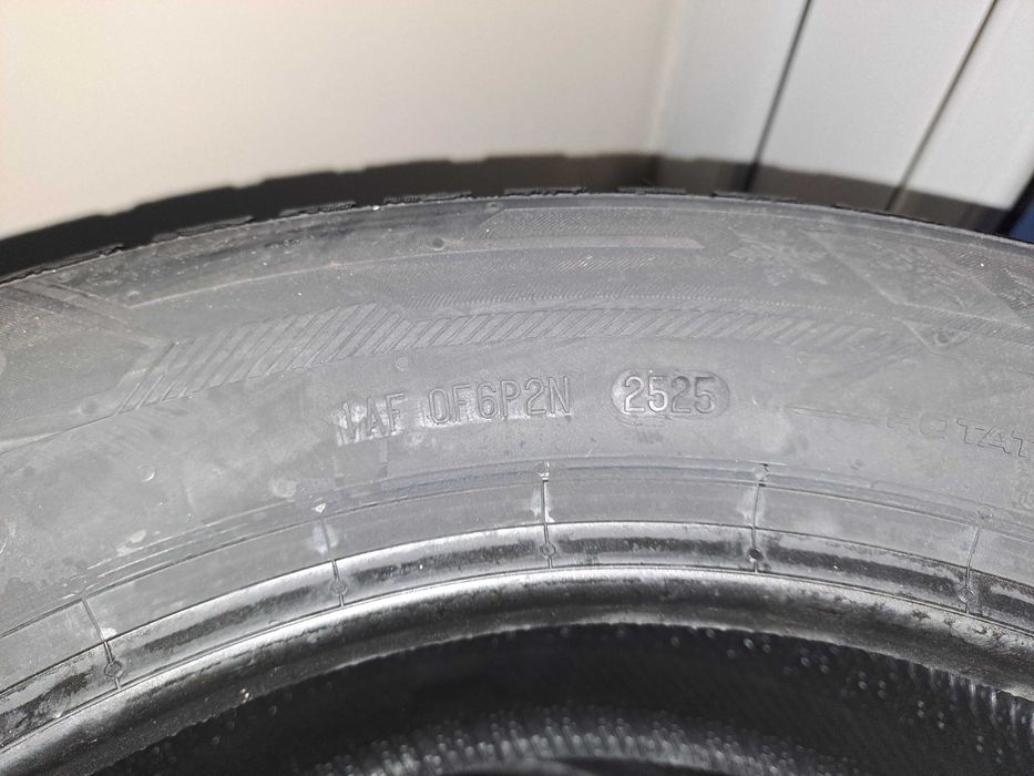 Vând 2 anvelope noi de iarna 205/55R16