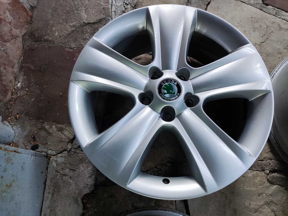 Skoda 17 цола 5х112 оригинални лети джанти Шкода 5x112 7х17 ЕТ45