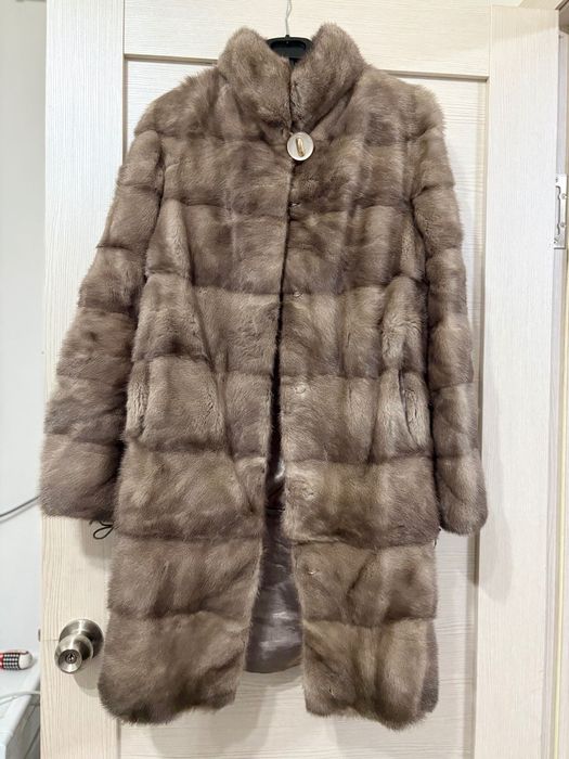 Шуба с отстёгивающимися рукавами и низом