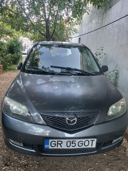 VÂND URGENT!  Mazda 2  benzina 1.2 an 2005