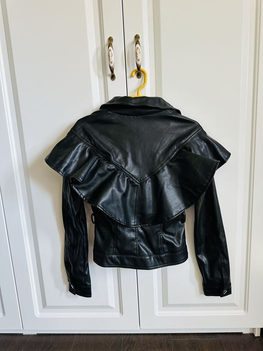 Geaca din piele ecologica , masura Xs / S , cu volane