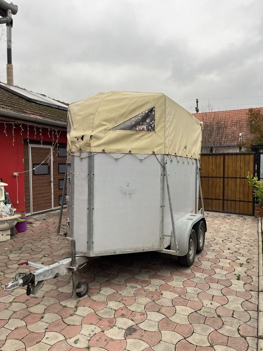 Vând remorcă transport animale - 2 tone