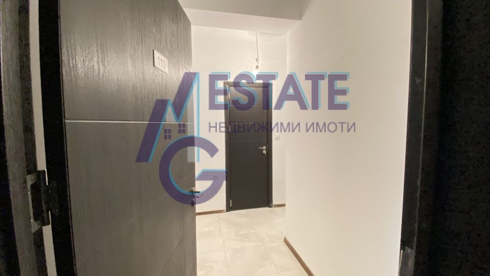 Двустаен апартамент със собствен двор 30 кв.м. в затворен комплекс