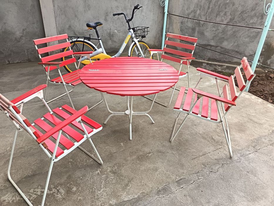 Стол со креслами