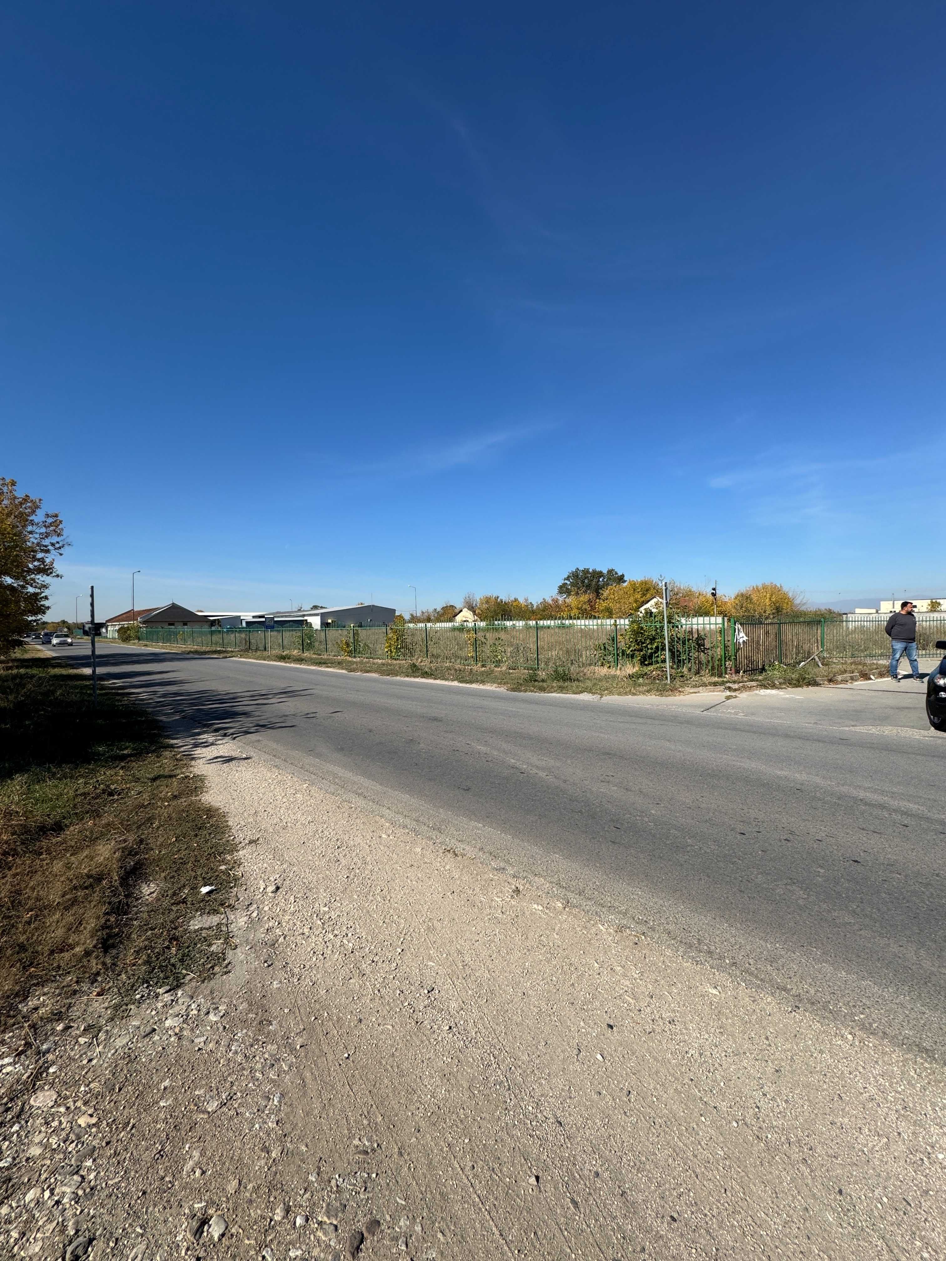 Продава се парцел в регулация в с. Маноле(за цех, склад,производство)