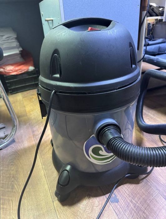 Пылесос Hamrlem.