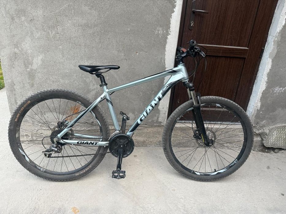 Продам горный велосипед Giant Rincon Disc 2021