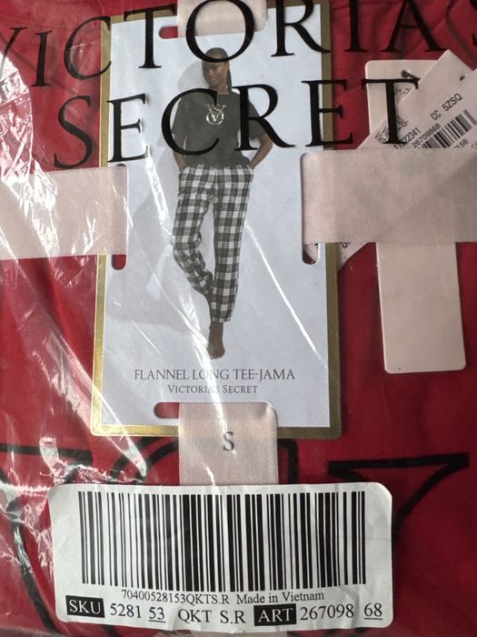 Victoria’s Secret, pijama noua cu eticheta