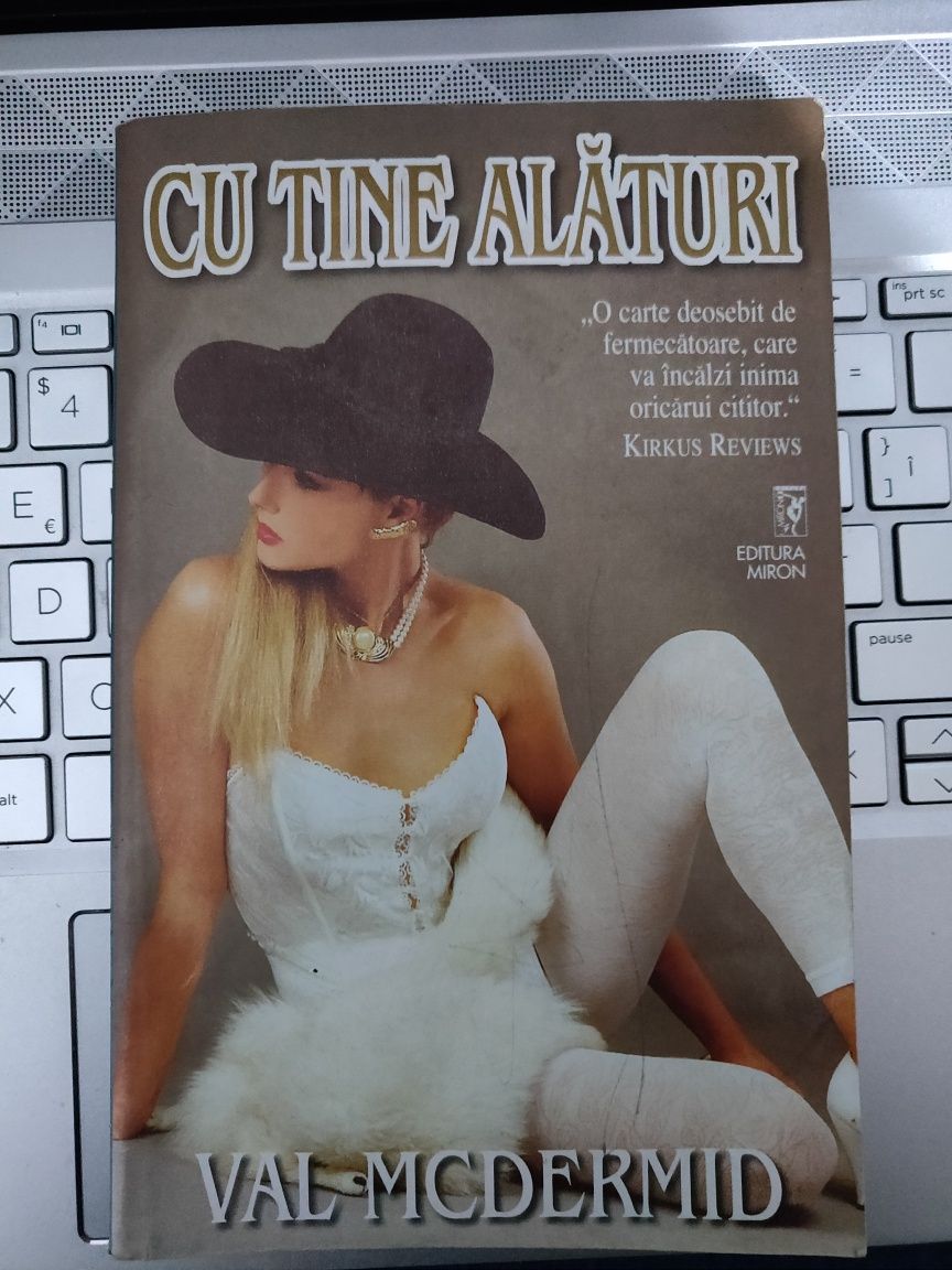 Carte Cu tine alaturi de Val McDermid