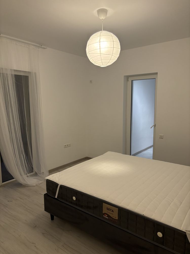 Inchiriez apartament Cosmopolisin