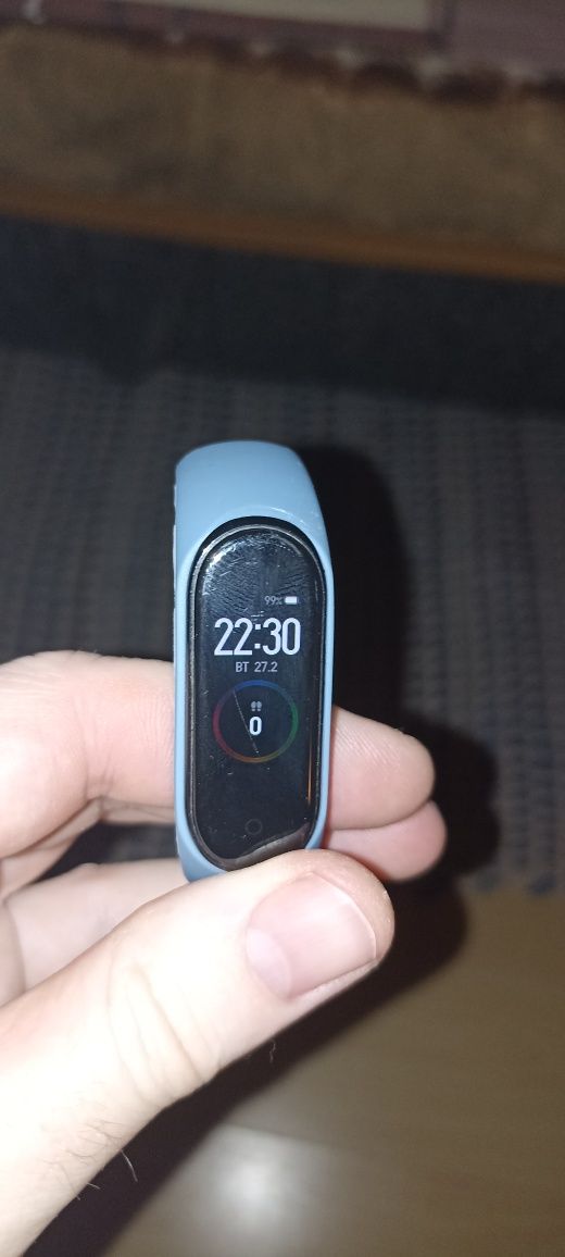 Продам фитнес браслет xiaomi mi band 4