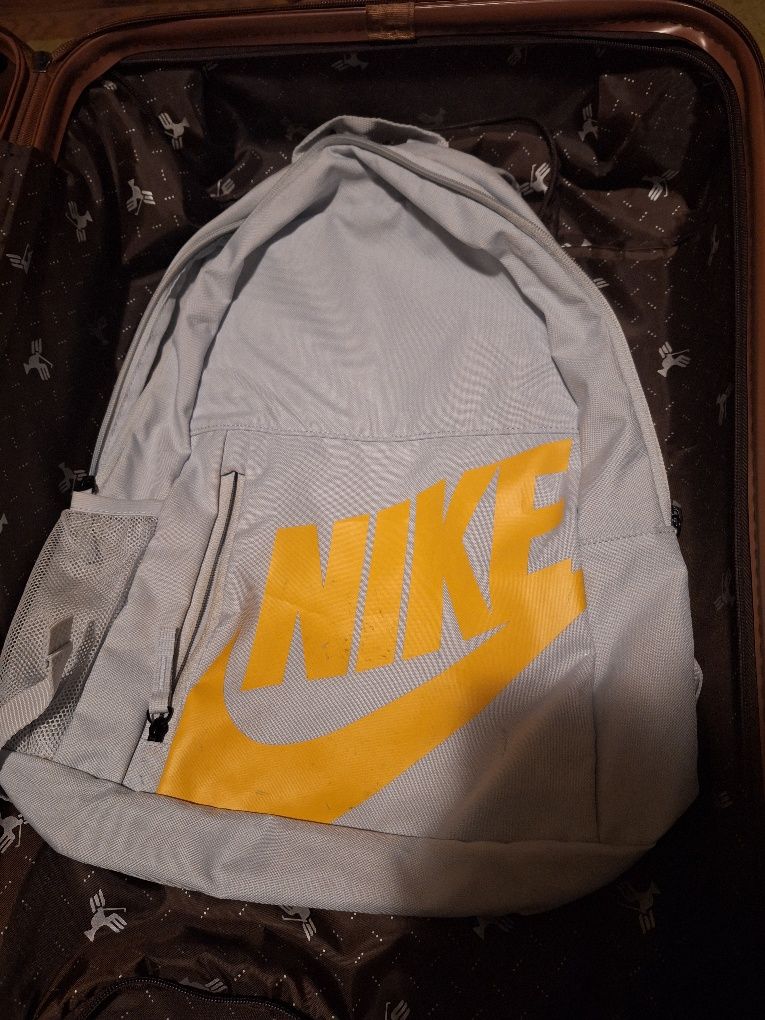 Nike, Levi's раници и куфар superspace