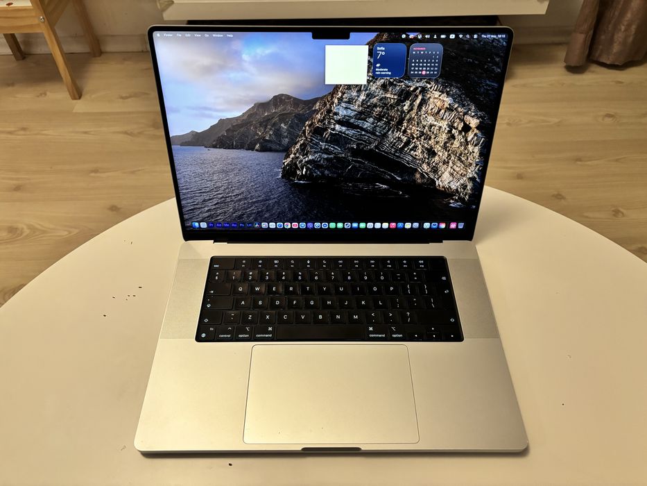 MacBook Pro M1 Pro chip 16 inch 16 Ram 1tb SSD