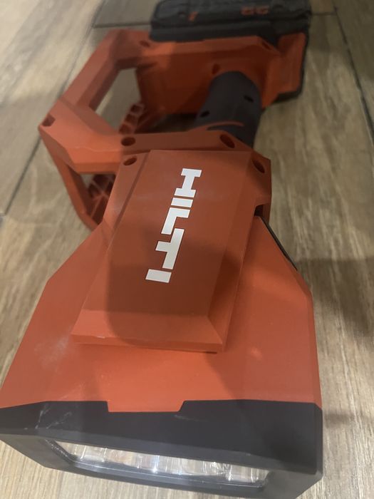 Vand Lanterna Hilti Nouă