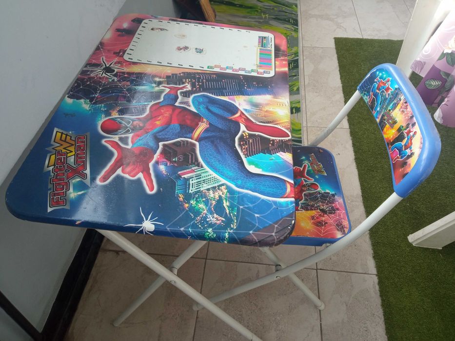 Детска масичка със столче