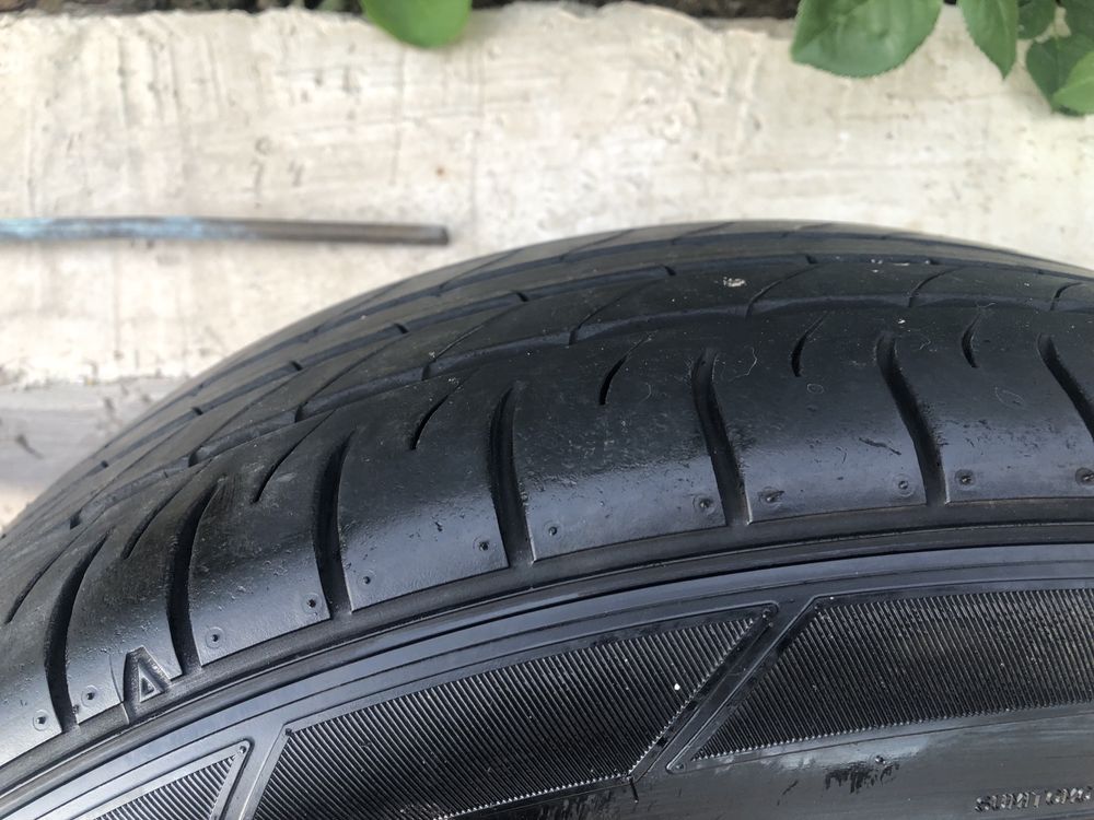 2 покрышки в хорошем состоянии 225/45R18 на фото видно состояние