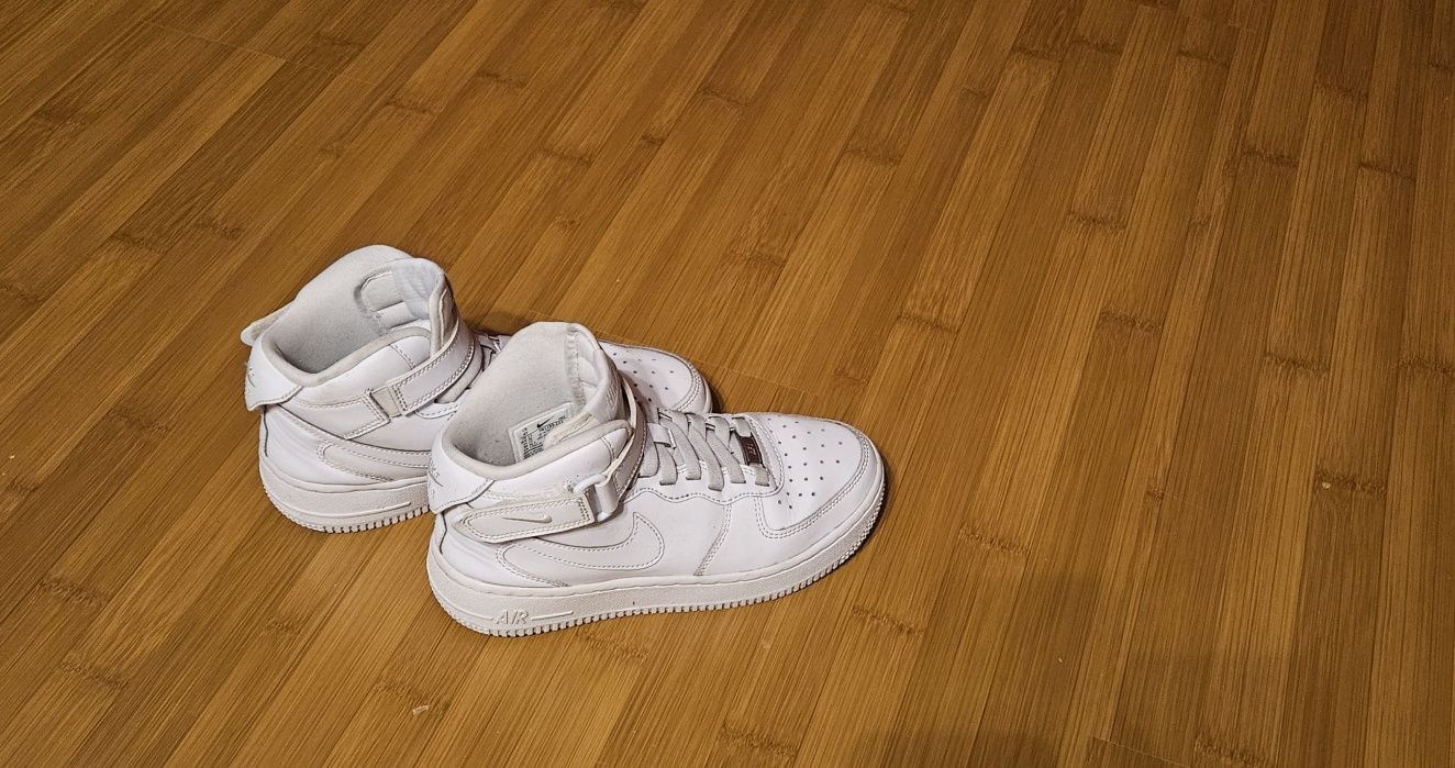 Adidași air force 1 mid