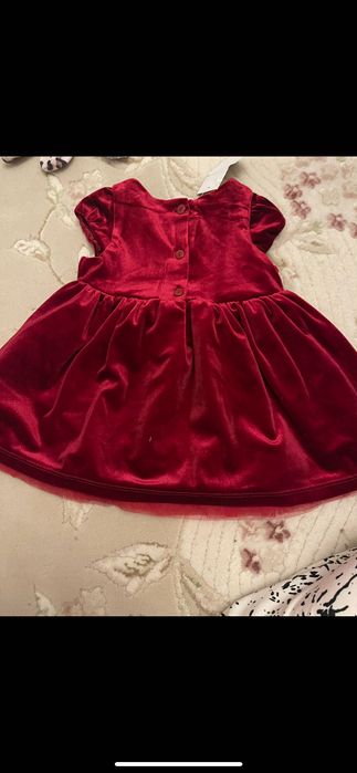 Rochița de Crăciun 6-9, 30 lei. HM