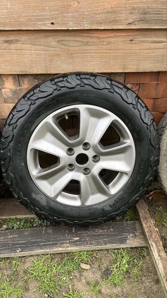 Vand anvelope off road bf goodrich at ko2 215/65R16