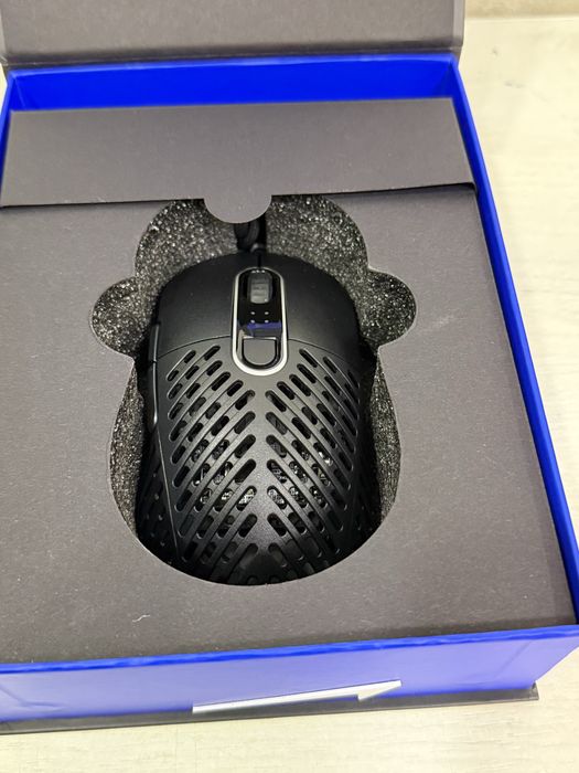 Mouse MOUNTAIN Makalu 67 Gaming-Maus Negru nou !