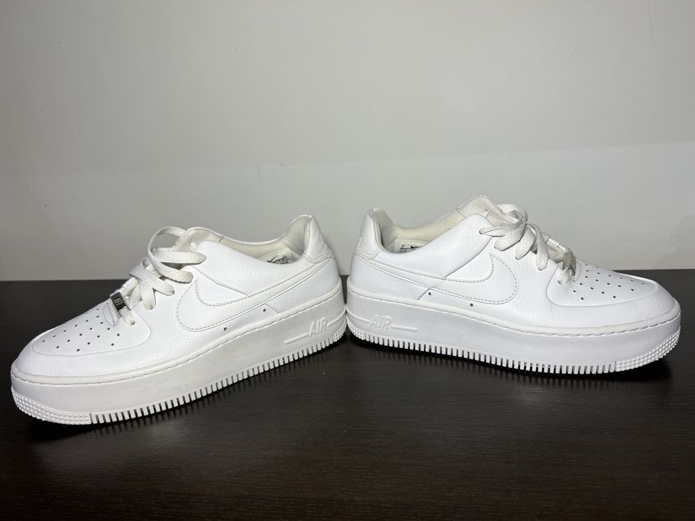 Nike Air Force 1 Sage Low "Triple White dama fete 38