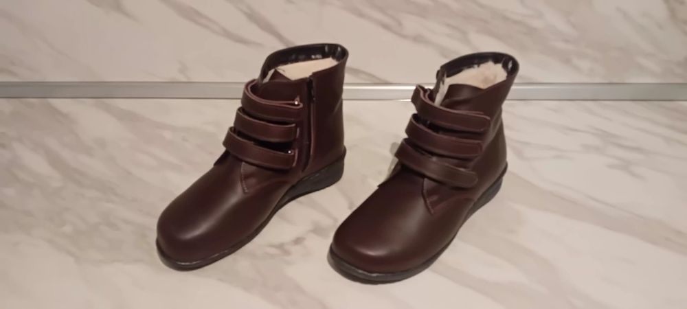 Дамски боти от естествена кожа.