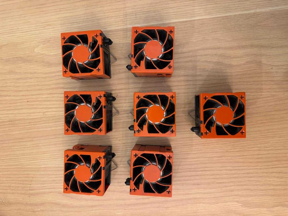 ventilator IBM 39M6803 60 × 60 mm,  tipic pentru servere System x3650