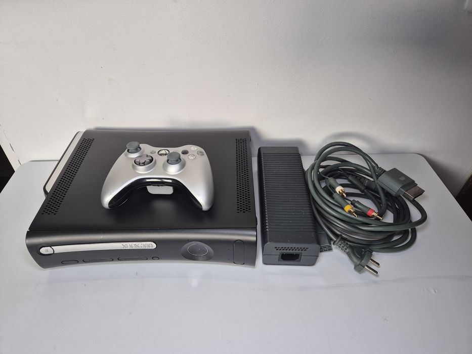 Xbox 360 Elite Modată RGH 1.2 HDD 120GB + Controller Silver Edition