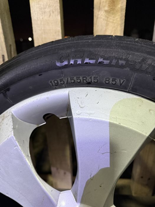 Диски,шины R15 колпаки комлект